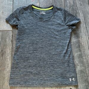 Under armor girls heat gear loose youth extra large scoopneck T-shirt
